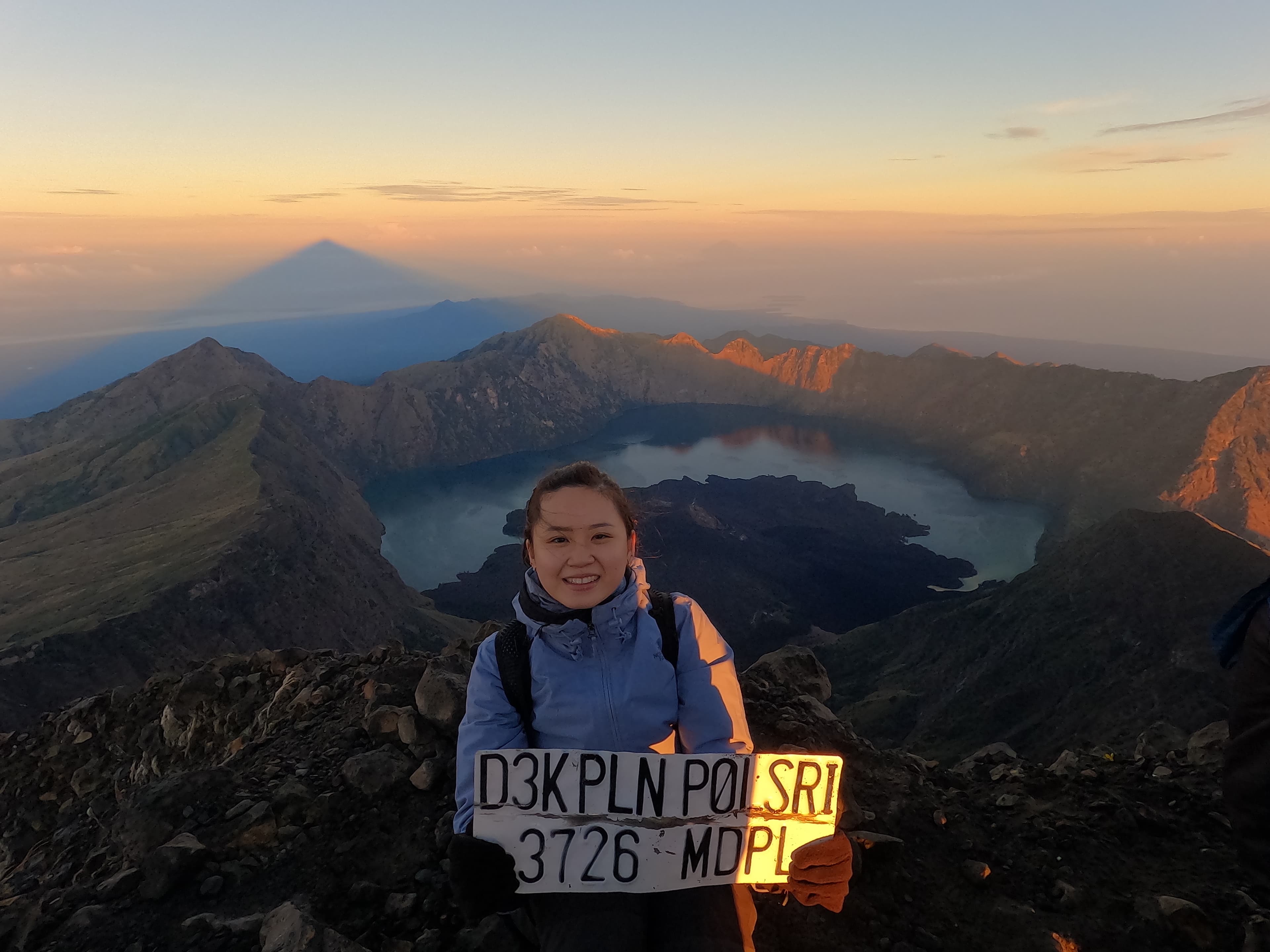 Mount Rinjani Trekking Summit 4 Days Sembalun to Senaru